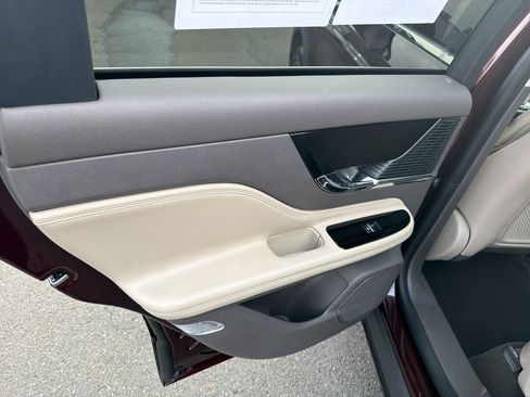 Used 2021 Lincoln Corsair AWD w/ Premium Package image 21