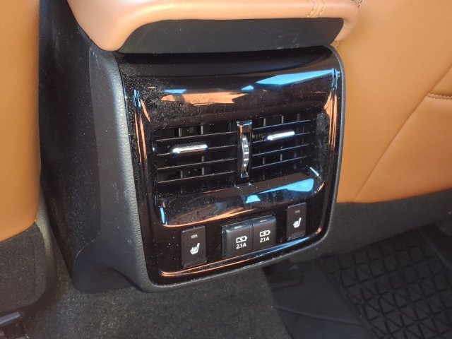Used 2019 Toyota Avalon Limited w/ All Weather Liner Package FWD image 11