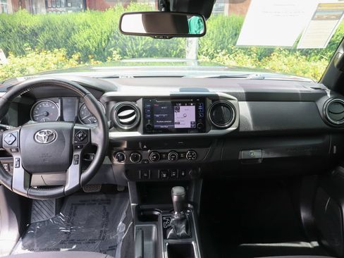 Used 2019 Toyota Tacoma TRD Sport AWD/4WD image 27