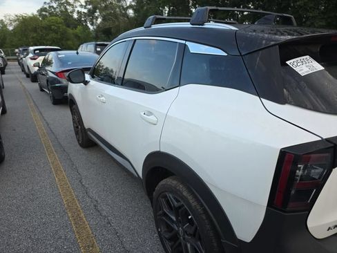 Used 2025 Nissan Kicks SR FWD image 9