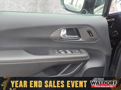 New 2026 Chrysler Pacifica Select image 7