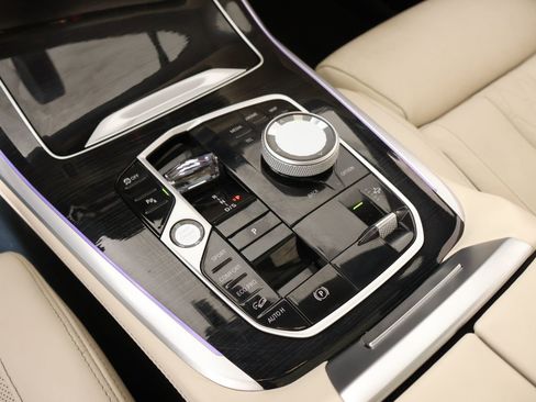 Used 2023 BMW X7 xDrive40i w/ M Sport Package AWD/4WD image 9