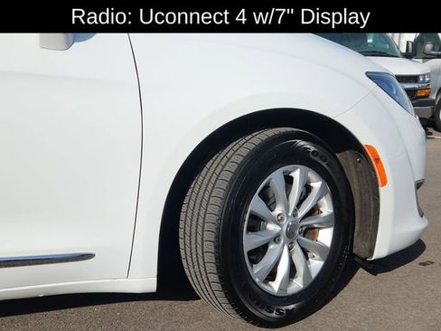 Used 2019 Chrysler Pacifica Touring-L image 17