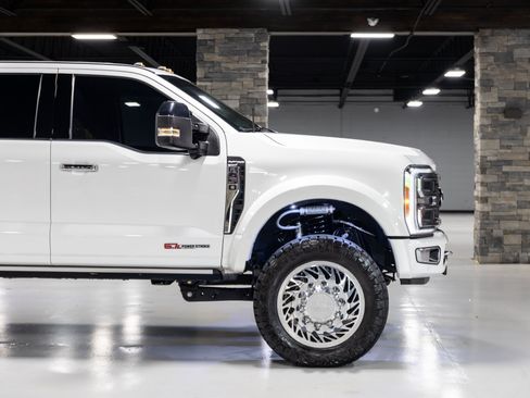 Used 2023 Ford F450 Platinum w/ FX4 Off-Road Package AWD/4WD image 27