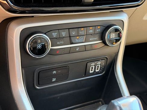 Used 2020 Ford EcoSport Titanium FWD image 32