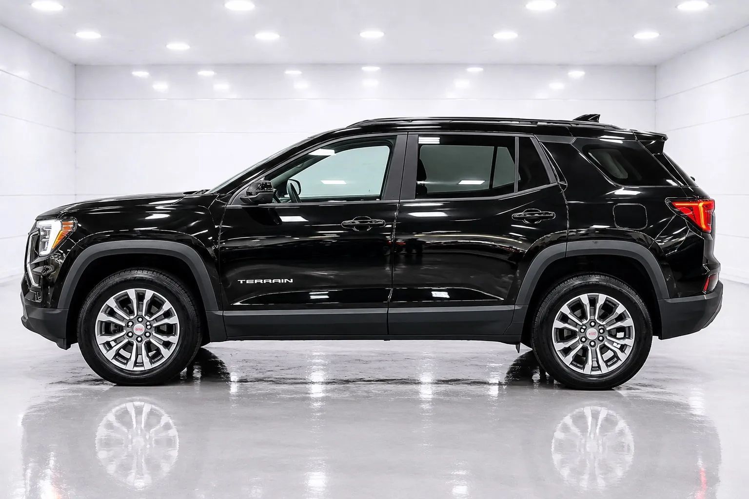 Used 2025 GMC Terrain Elevation AWD/4WD image 2