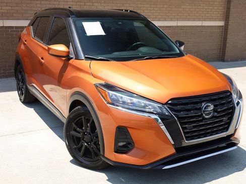 Used 2023 Nissan Kicks SR image 4