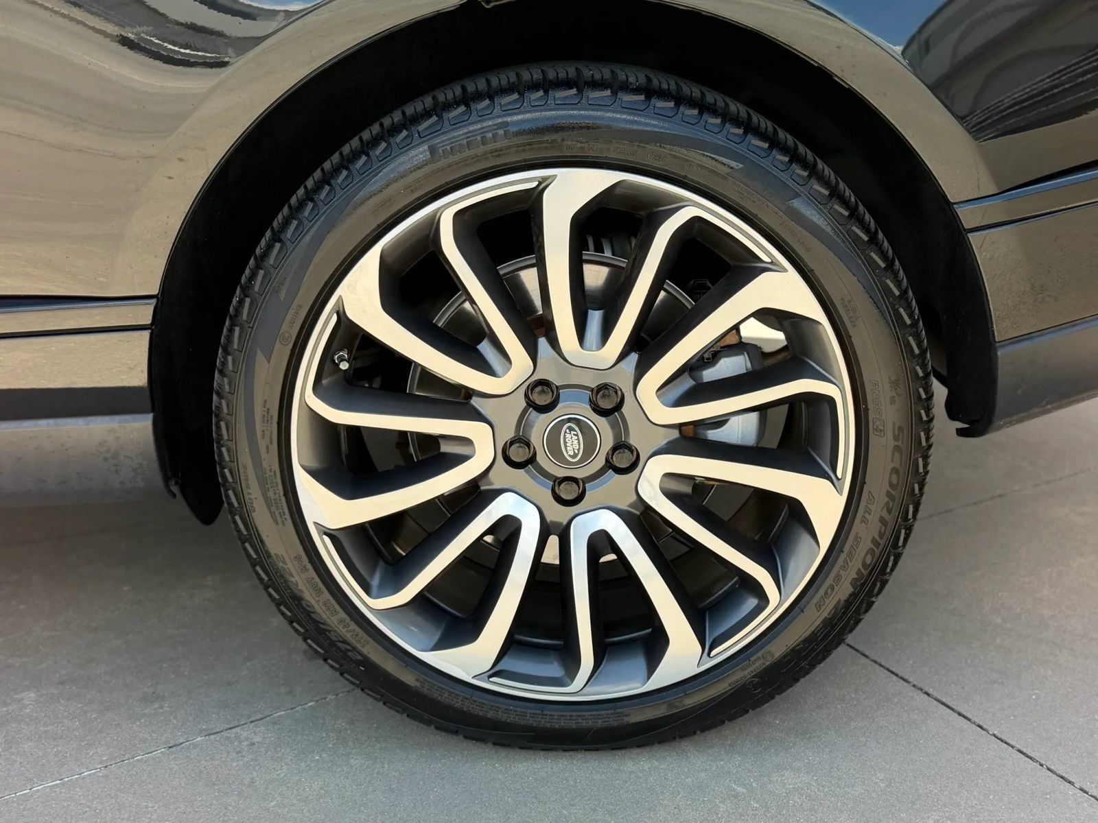 Used 2019 Land Rover Range Rover Long Wheelbase Supercharged AWD/4WD image 13