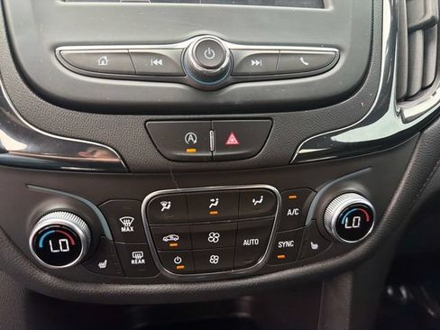 Used 2023 Chevrolet Equinox RS AWD/4WD image 25
