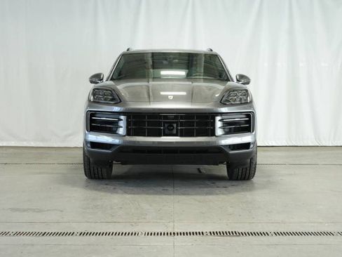 Certified 2025 Porsche Cayenne AWD/4WD image 10