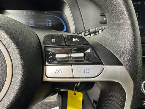 Used 2024 Hyundai Elantra SE FWD image 16