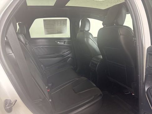 Certified 2022 Ford Edge ST w/ Equipment Group 401A image 5