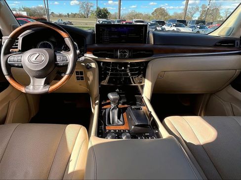 Used 2020 Lexus LX 570 4WD w/ Luxury Package image 17