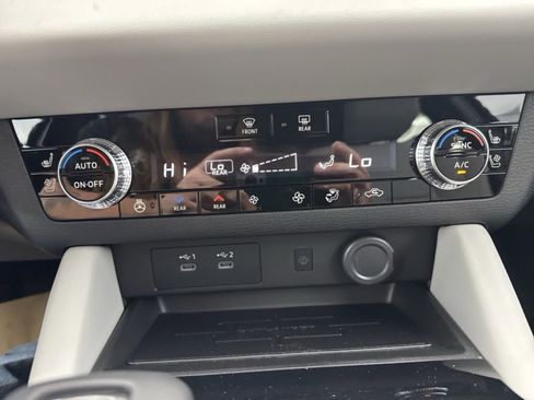 New 2025 Mitsubishi Outlander SE image 24