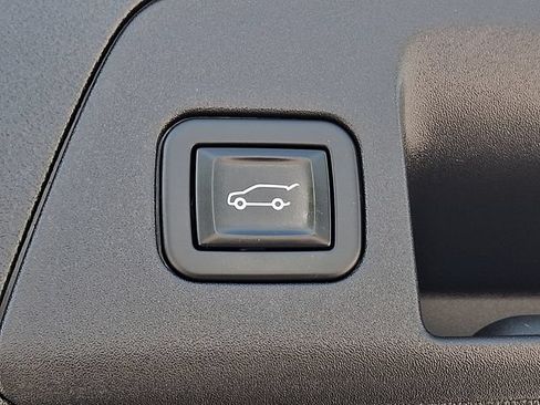 Used 2023 Buick Envision Avenir AWD/4WD image 32