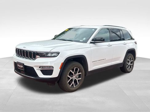 Used 2025 Jeep Grand Cherokee Limited w/ Trailer Tow Package AWD/4WD image 4