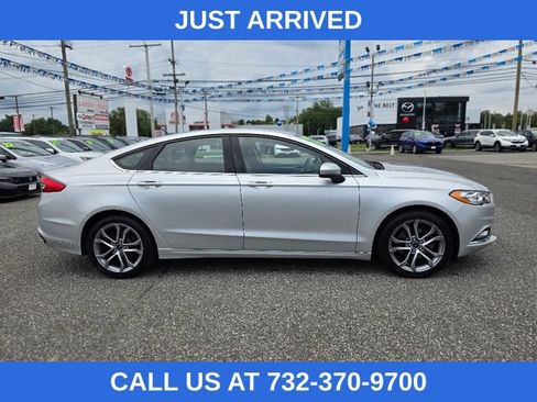 Used 2017 Ford Fusion SE w/ Equipment Group 201A FWD image 6