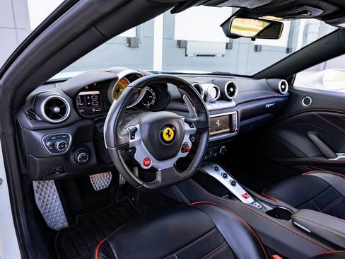 Used 2016 Ferrari California T image 21