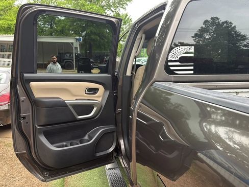 Used 2016 Nissan Titan SV RWD image 17