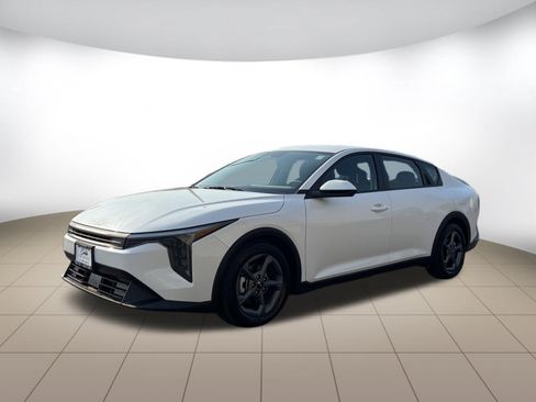 Used 2025 Kia K4 FWD image 3