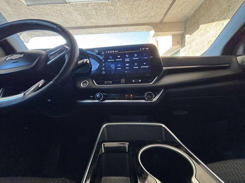 Used 2025 Chevrolet Equinox LT FWD image 16