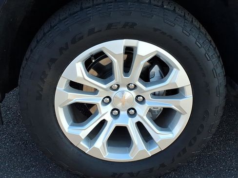 Used 2023 Chevrolet Silverado 1500 LTZ w/ Technology Package image 9