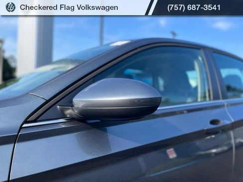 Used 2025 Volkswagen Jetta SE FWD image 2