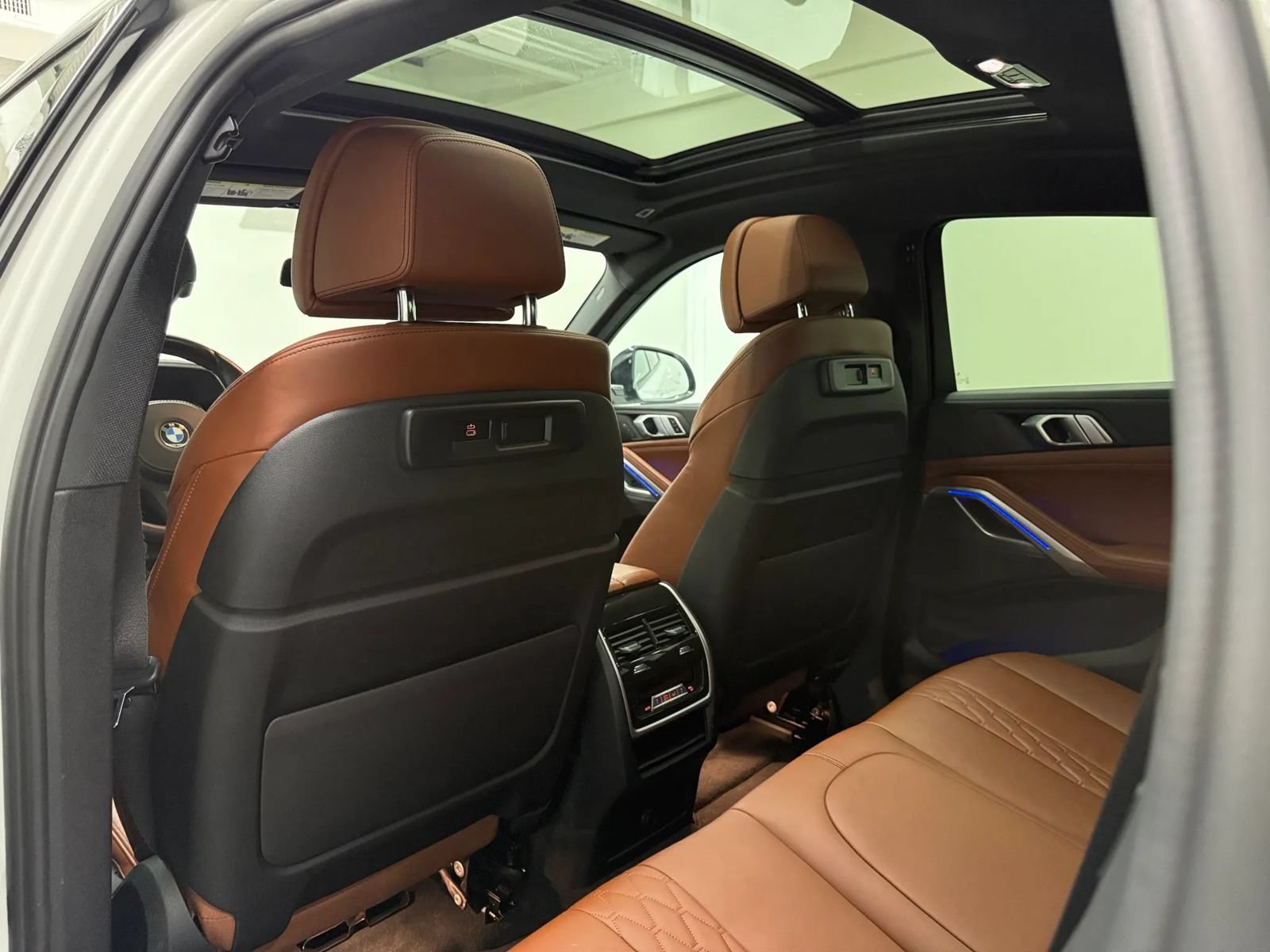 Used 2023 BMW X6 xDrive40i w/ M Sport Package AWD/4WD image 15