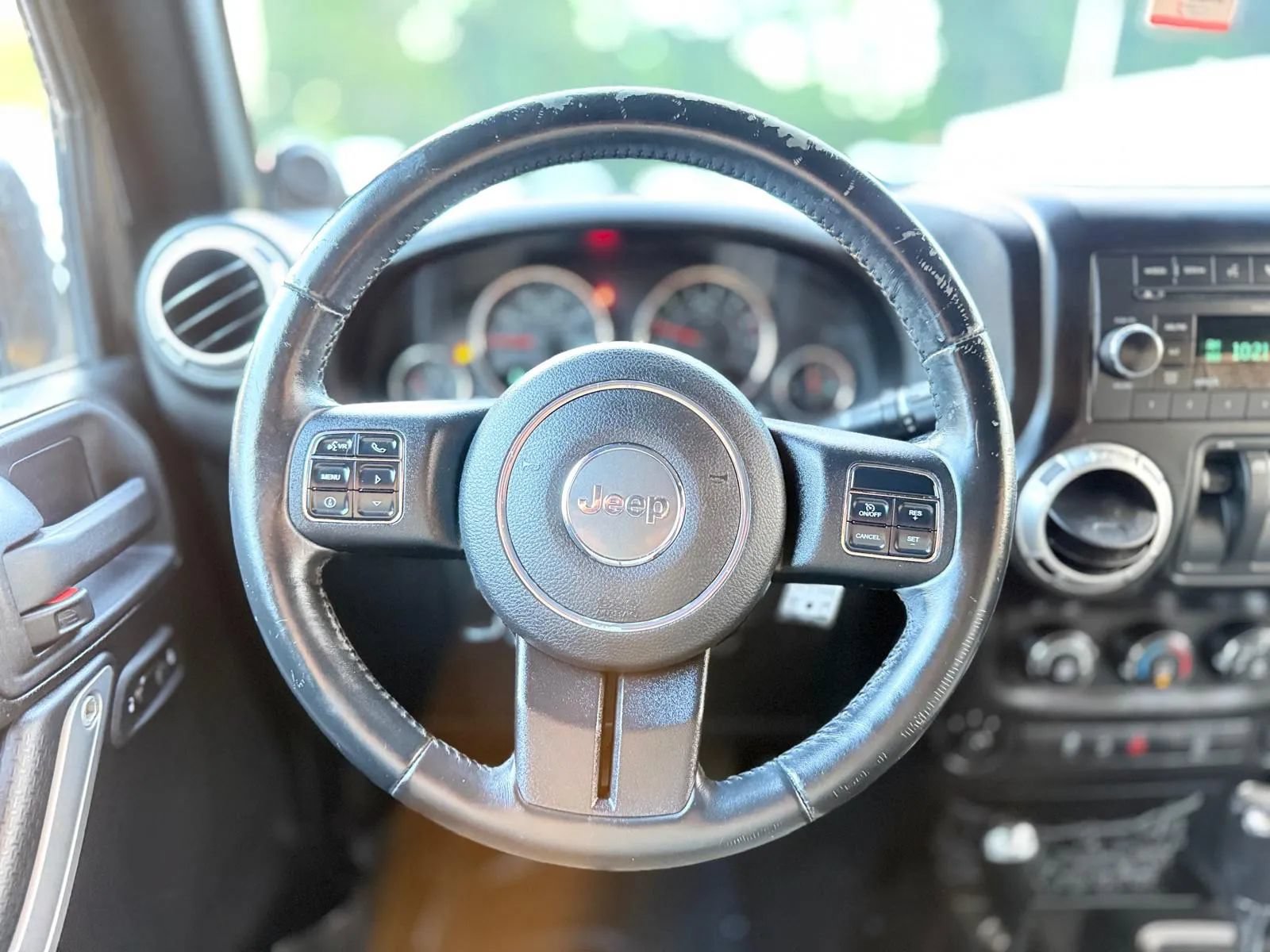 Used 2011 Jeep Wrangler Sahara w/ Connectivity Group AWD/4WD image 18