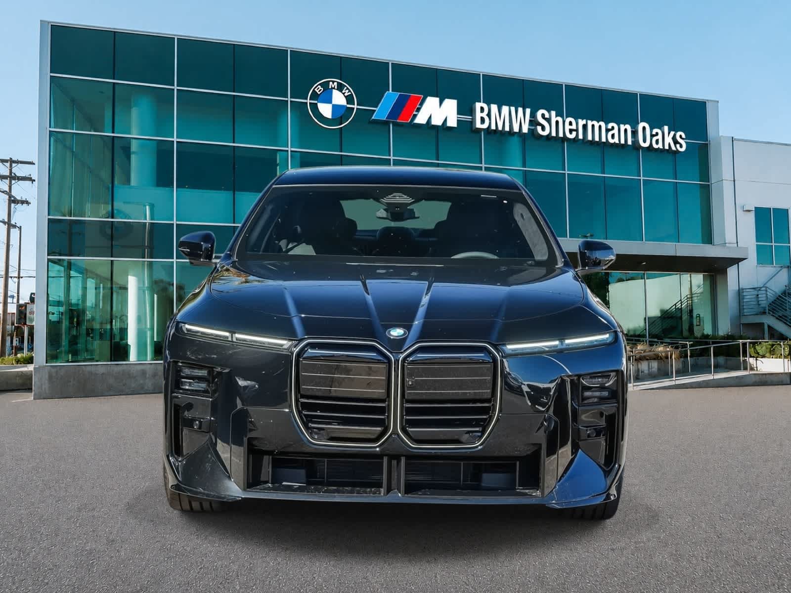 New 2027 BMW 740i RWD image 2
