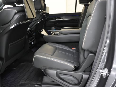 Used 2022 Jeep Grand Wagoneer Series II AWD/4WD image 8