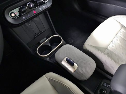 Used 2025 MINI Cooper 2-Door Hardtop FWD image 32