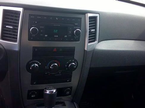 Used 2009 Jeep Grand Cherokee Laredo image 7