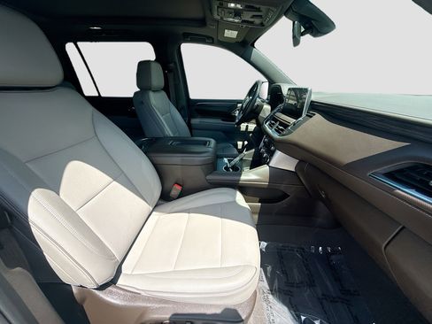 Used 2022 GMC Yukon XL SLT w/ SLT Premium Package AWD/4WD image 29