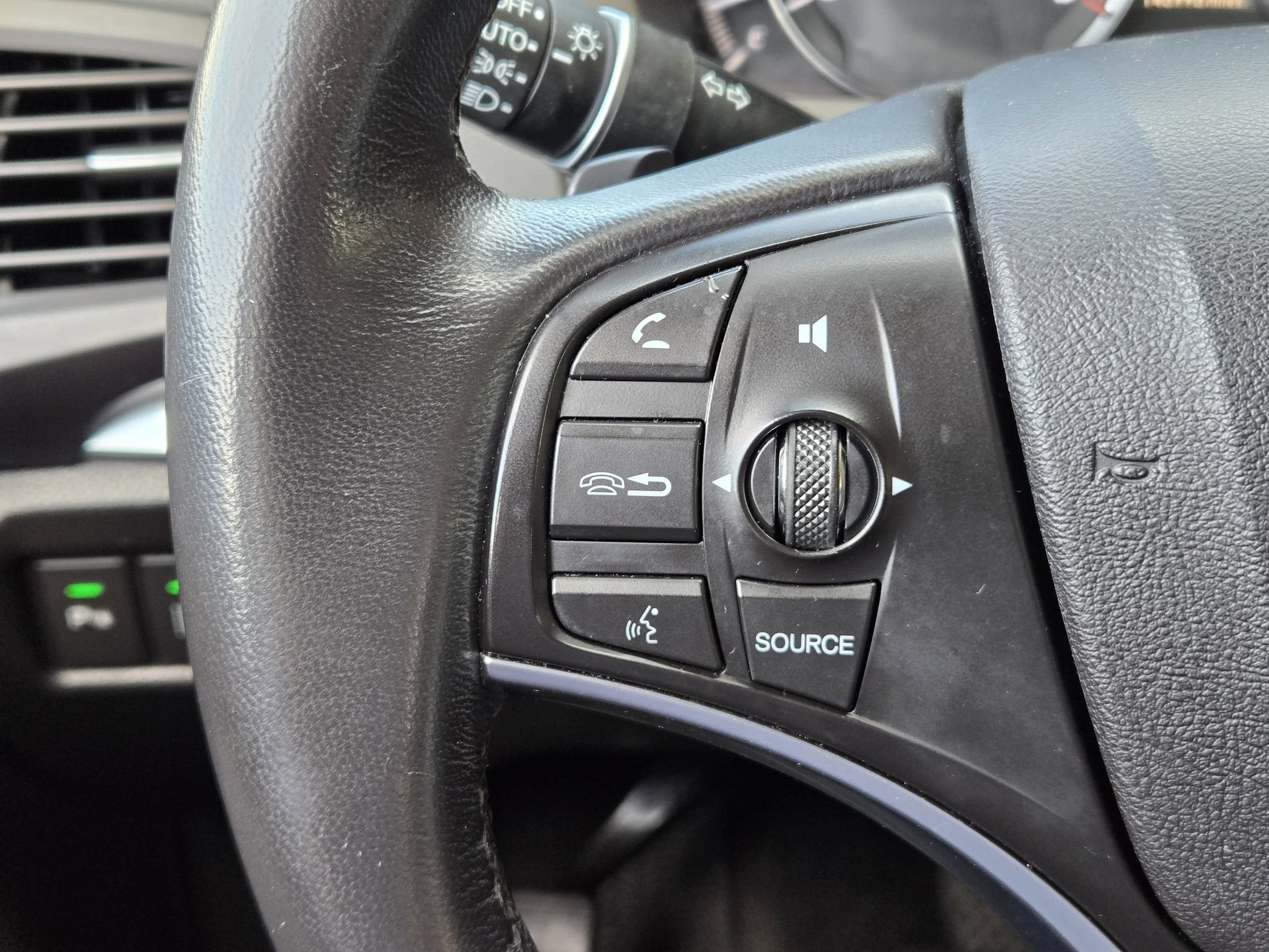 Used 2016 Acura MDX w/ Advance & Entertainment Pkg FWD image 30