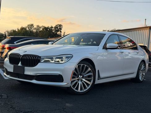 Used 2019 BMW 750i w/ Executive Package RWD image 4