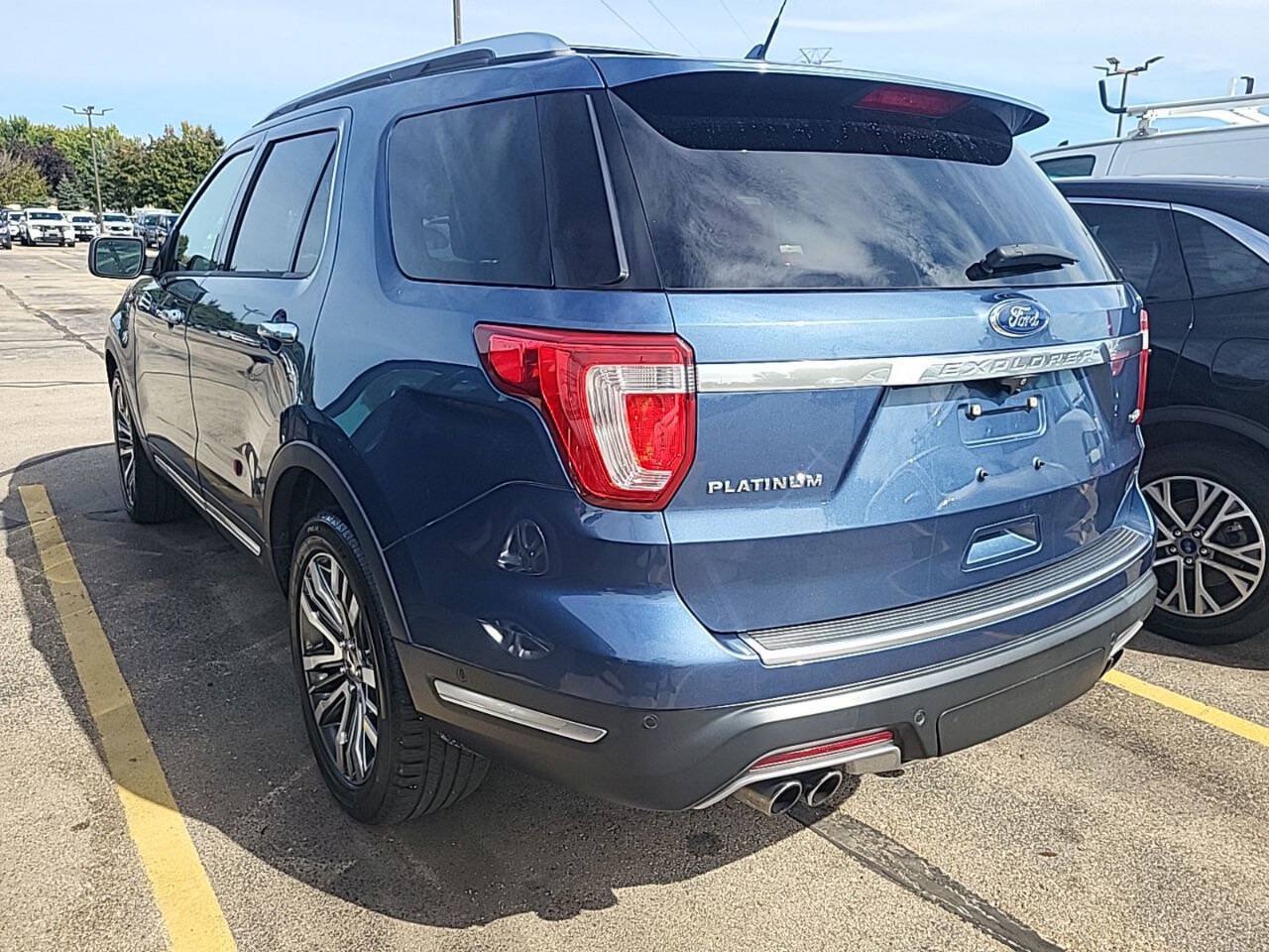 Used 2018 Ford Explorer Platinum AWD/4WD image 2