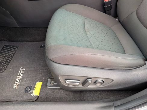 Used 2024 Toyota RAV4 XLE FWD image 13