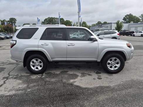 Used 2017 Toyota 4Runner SR5 RWD image 2
