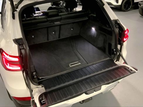 Used 2023 BMW X5 xDrive40i w/ Parking Assistance Package image 33