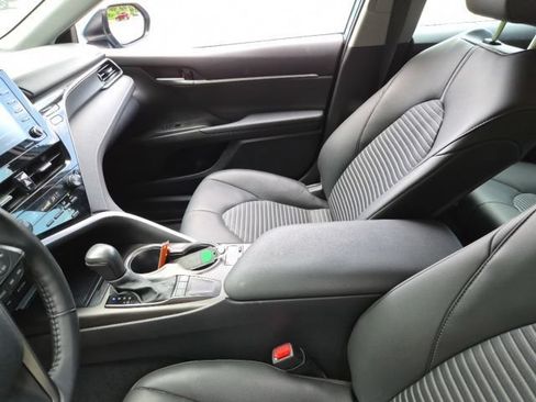 Used 2024 Toyota Camry SE w/ Cold Weather Package FWD image 15