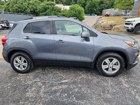 Used 2019 Chevrolet Trax LT w/ LT Convenience Package FWD image 5