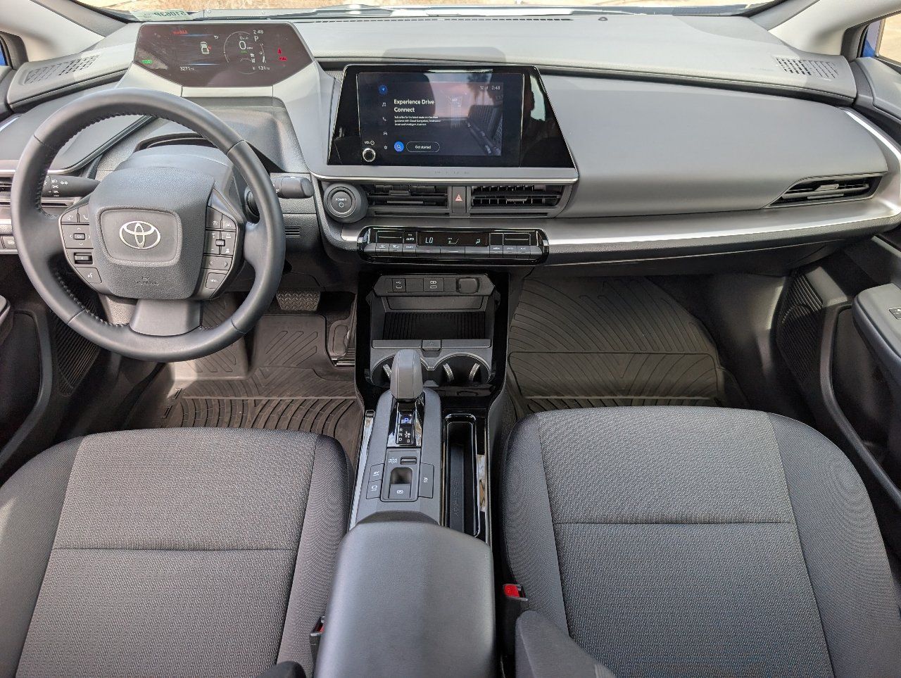 Used 2025 Toyota Prius LE FWD image 4