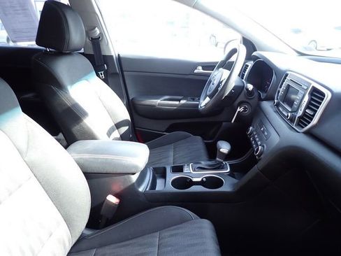 Used 2019 Kia Sportage LX image 9
