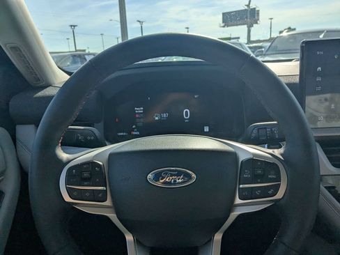 Used 2025 Ford Explorer Active w/ Active Comfort Package RWD image 23