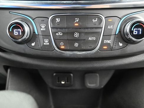 Used 2023 Chevrolet Traverse LT AWD/4WD image 21