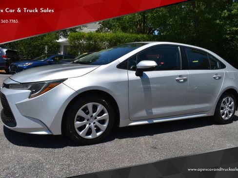 Used 2021 Toyota Corolla LE FWD image 1
