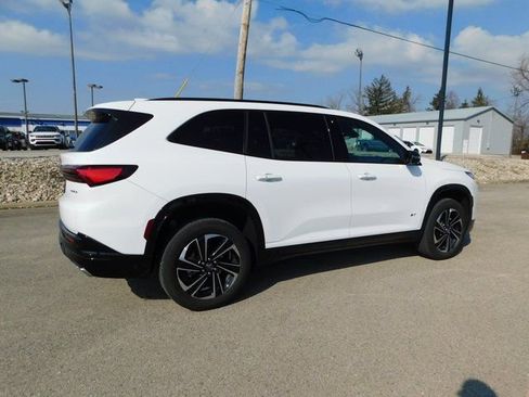 Used 2025 Buick Enclave Sport Touring image 3