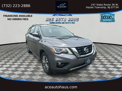 Used 2019 Nissan Pathfinder SV image 1