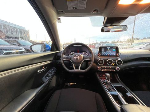 Used 2025 Nissan Sentra SV image 32
